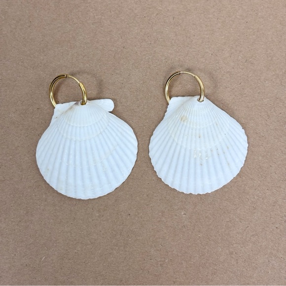 Casa Clara Odette Earring in Ivory Shell - Picture 2 of 7